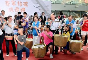 肩挑責任夢想啟航 第11屆客家㧡擔成長禮 陪伴學子迎向未來