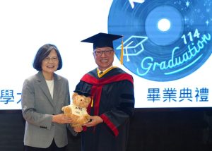 高醫大畢典 蔡英文擔任嘉賓