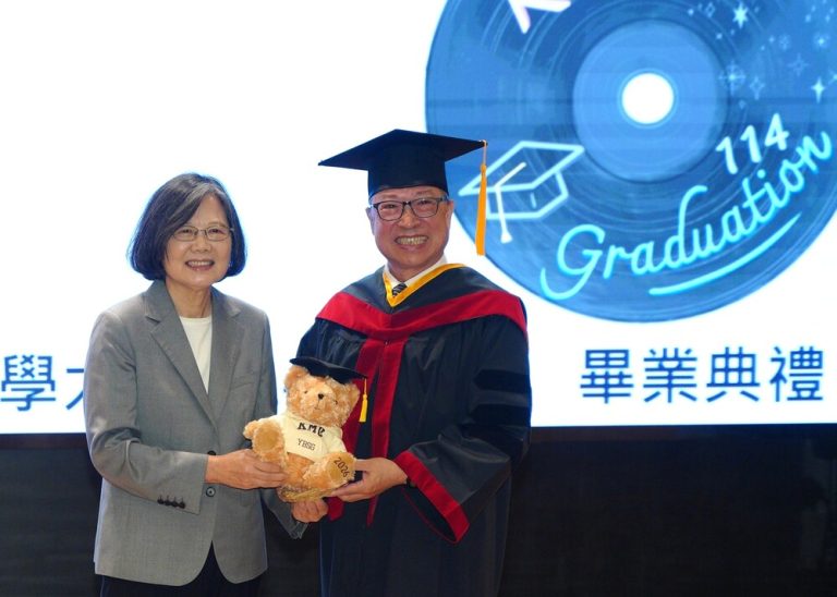 高醫大畢典 蔡英文擔任嘉賓