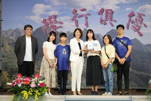 許淑華頒發縣長獎 表揚全縣408位畢業生