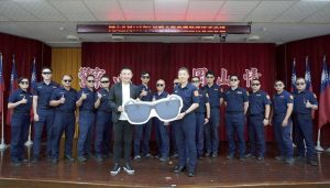 警察節前夕岡山警友辦事處致贈墨鏡挺波麗士