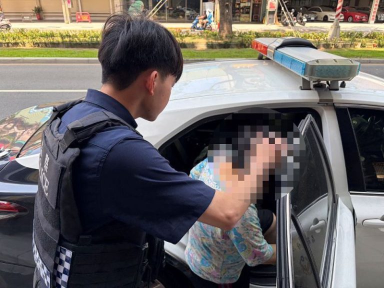 返家不到2小時又迷途 覺民警二度護送老婦返家