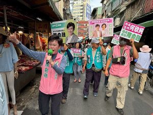 年底市議員選戰激烈 陳俞融東興市場拜票