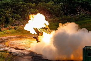 陸軍十軍團西海岸試射海馬士多管火箭四枚卡彈
