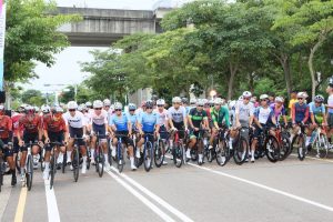 首屆苗栗縣長盃自由車錦標賽暨客家圓樓自由車繞圈賽 國手競速賽事精彩