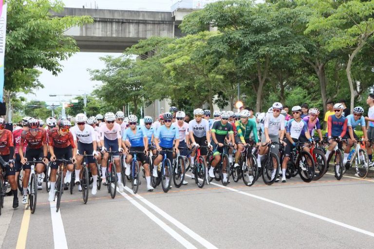 首屆苗栗縣長盃自由車錦標賽暨客家圓樓自由車繞圈賽 國手競速賽事精彩