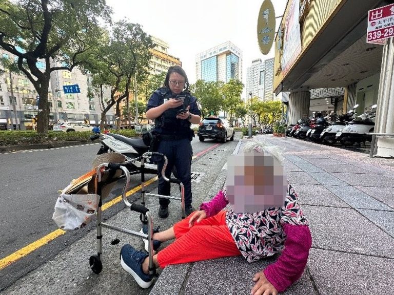 體力不支仍心繫參拜 凱旋警即時伸援助老婦圓心願