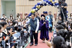 出席台南護專115級畢典 黃偉哲勉勵善用所學