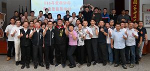 警察節致敬榮退老將 形象娃娃定格一生警魂