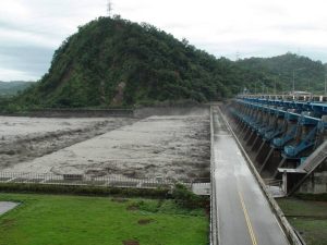 集集攔河堰洩洪 下游13鄉鎮戒備