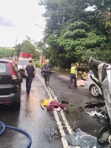 南投名間4轎車1機車連環車禍 釀3死4傷