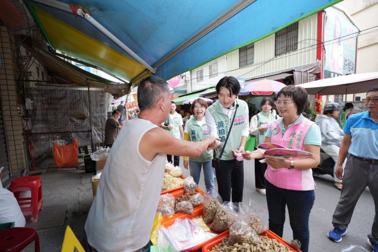 大團結總動員 陳素月直搗彰化市最大菜市場掃街
