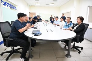 訪視特定工廠合法化案例 王惠美鼓勵業者加速合法化進程
