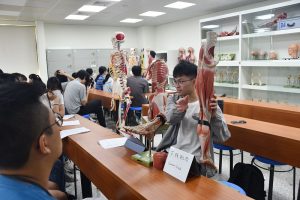 慈大醫學科學營登場 帶領高中生探索醫療職涯