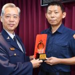 許逸維串連鄰里愛心助弱勢姊弟 吳敬田表揚
