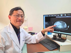 男酒後遭踹腹 十二指腸損傷併後腹腔大出血　大千綜合醫院跨團隊搶命成功
