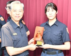 警沈安琪負傷成功奪刀 吳敬田表揚