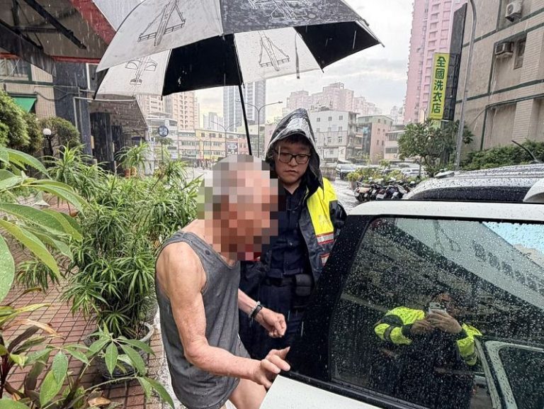 七旬翁清晨離家失聯 民族警冒雨尋獲助返家