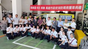 侯錦富父子捐贈救護車 充實第一線緊急救護量能