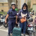 婦人拖行李箱尋機車未果 凱旋警細心協助尋回愛車