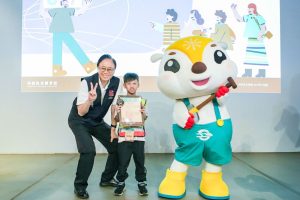 授證小小軌道推廣員 張善政期許鼓勵
