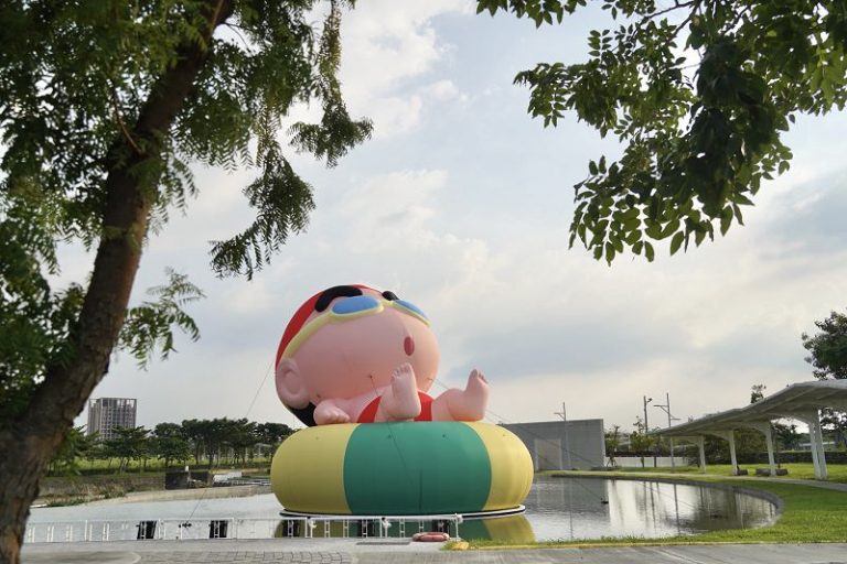 屏東夏日狂歡祭明登場 巨型蠟筆小新搶先亮相