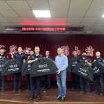 岡山警頒獎感謝企業捐贈防暴裝備支持打擊犯罪　