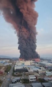 川普暫緩擴大打擊伊朗 戰火向紅海、裏海蔓延