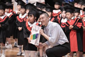 幼兒園聯合畢典 謝國樑獻上祝福