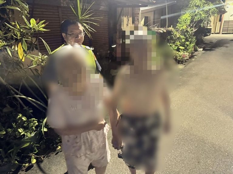 酷暑悶熱！老翁半夜外出納涼釀驚魂  太平警貼心護送返家
