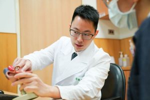 中風竟是心臟內有巨大血栓 開心取栓合併左心耳關閉降風險