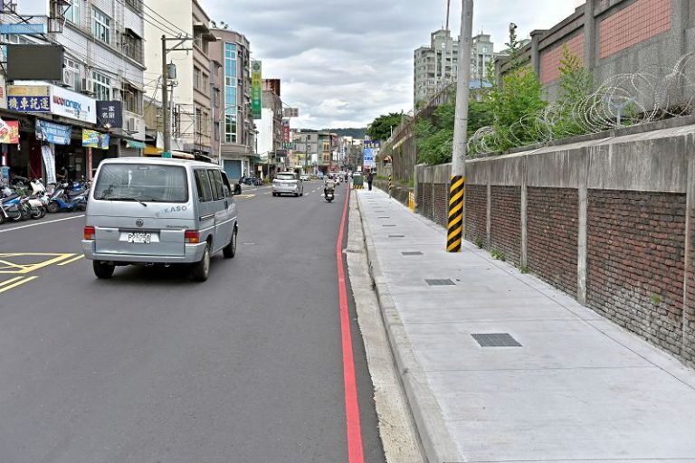 楠梓右昌街新設人行道 通行更安全居民有感