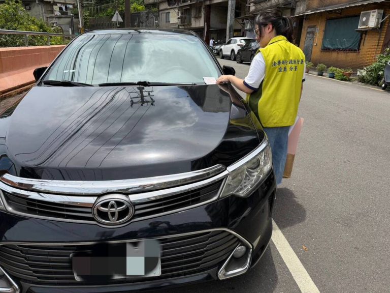 欠交通罰鍰不理 女子被智慧扣車