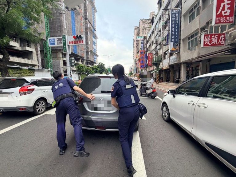 警專實習生烈日推車體會警察使命