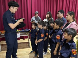 小小波麗士體驗營開幕萌翻天 楊瓊瓔：法治觀念從小紮根