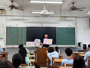 深化校園法治教育 陽明警入校宣導反毒反詐觀念