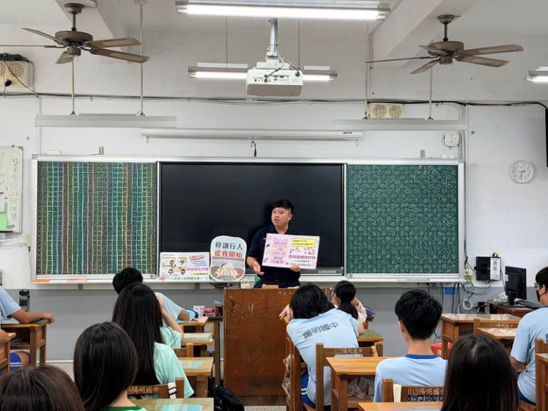 深化校園法治教育 陽明警入校宣導反毒反詐觀念