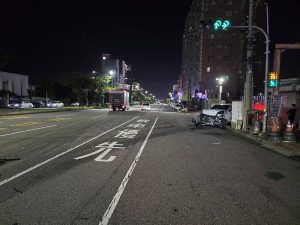 男酒後開車不慎撞擊4車6人送醫