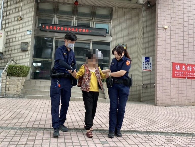 老婦返家迷途 鼎金暖警護送平安返家
