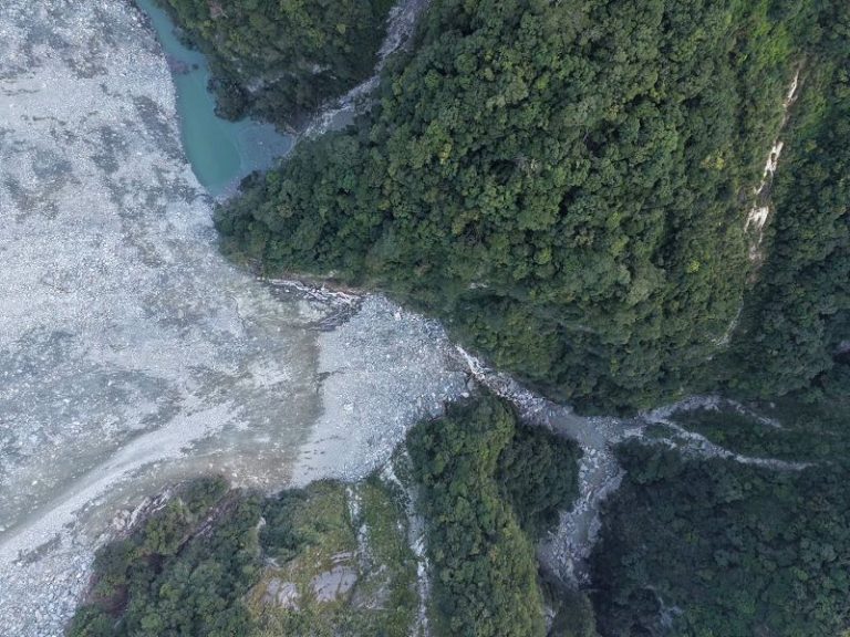 花蓮萬里溪堰塞湖估今中午溢流