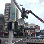 苓雅興中路牌遭強風吹落 道工處收回