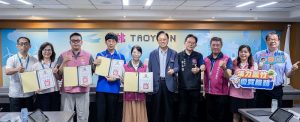 張善政表揚地政防詐有功人員 感謝同仁守護市民2397萬財產