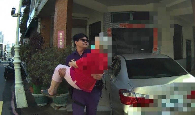 迷途嬤體力不支 民權警抱起送返家