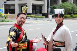 高市府推三國穿越短影音 宣導交通安全 諸葛亮獻策機車左轉「慢、看、讓」