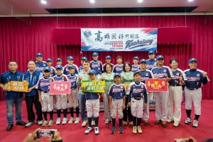 高雄囡仔揮棒國際 康裕成授旗送祝福期勉勇敢追夢