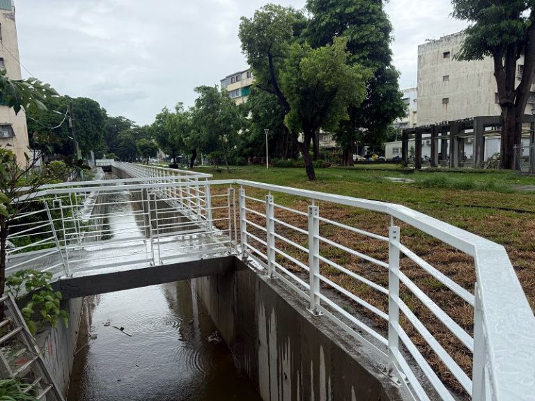 鳳山國富路旁中小排渠道整建完工 維護排水安全