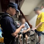 翁忘帶鑰匙深夜受困 潭子警持續敲門助返家