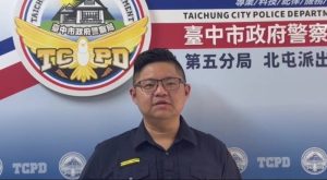 男騎單車未裝車燈 北屯警關懷查獲通緝犯