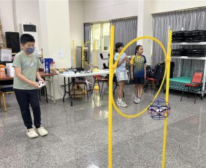 南投無人機探索營 學童體驗AI飛行科技