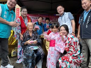 華山鹿谷站辦慶生 一句祝福換一顆壽桃